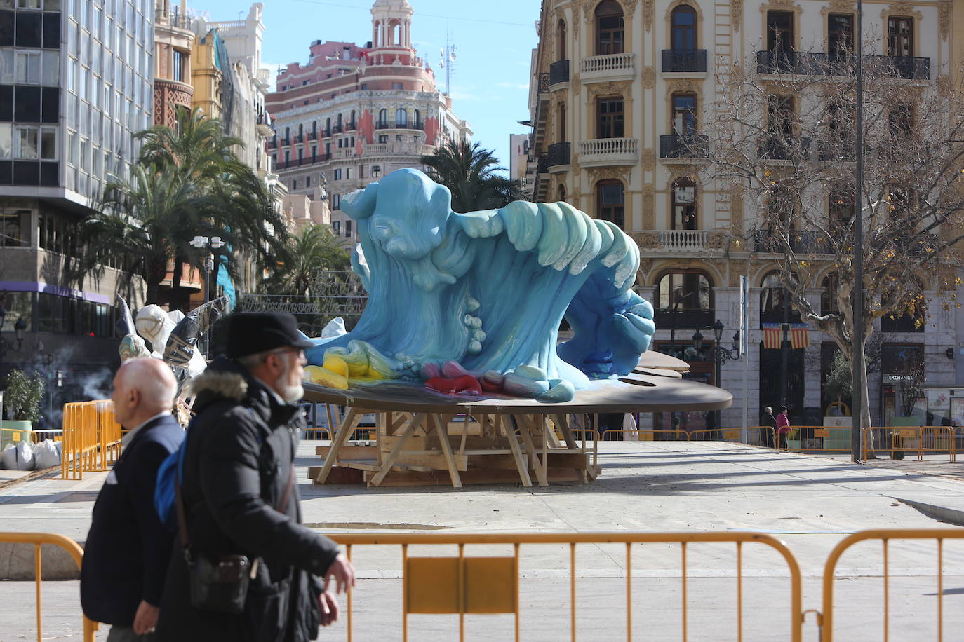 La falla municipal toma la plaza del Ayuntamiento