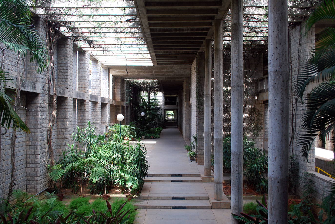 Instituto Indio de Gestión, en Bangalore, India (Balkrishna Doshi)