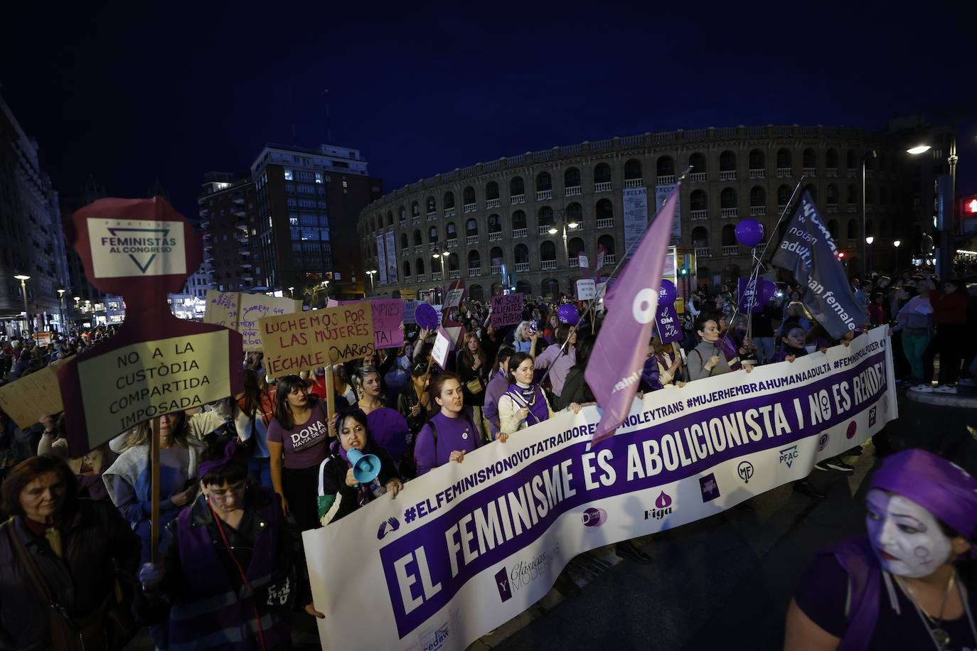 Las calles de Valencia se llenan con la manifestación del 8-M