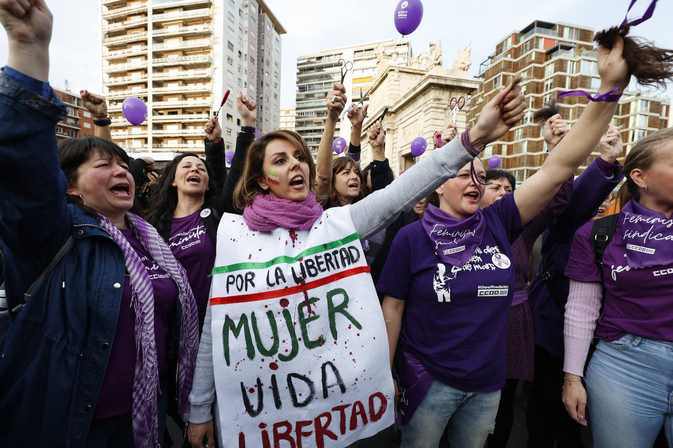 Las calles de Valencia se llenan con la manifestación del 8-M