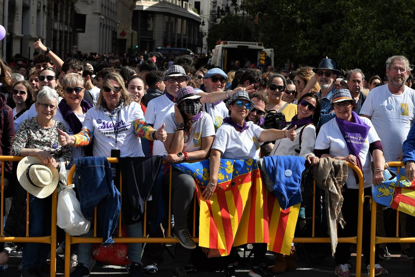 Búscate en la mascletà del 8 de marzo