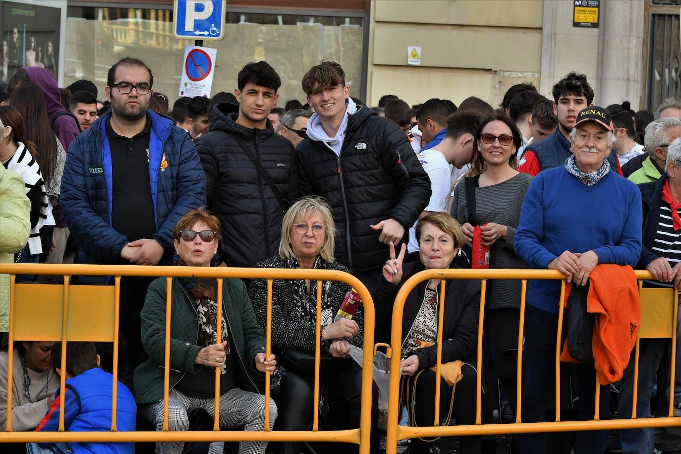 Búscate en la mascletà del 8 de marzo