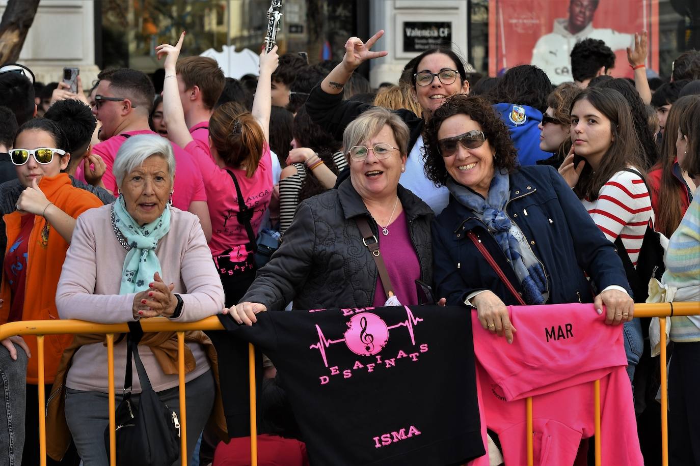 Búscate en la mascletà del 8 de marzo