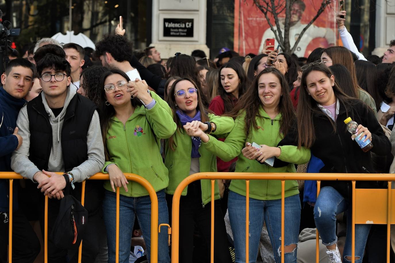 Búscate en la mascletà del 8 de marzo