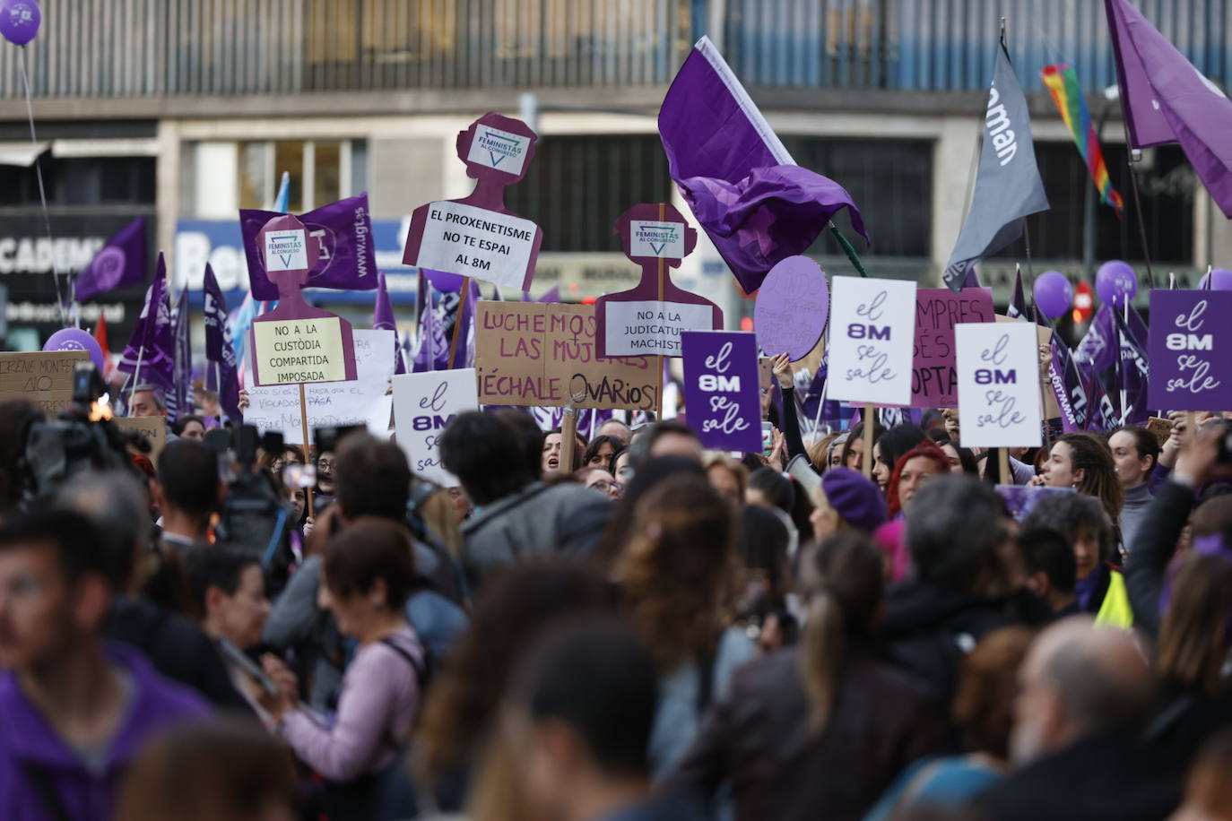 Las calles de Valencia se llenan con la manifestación del 8-M