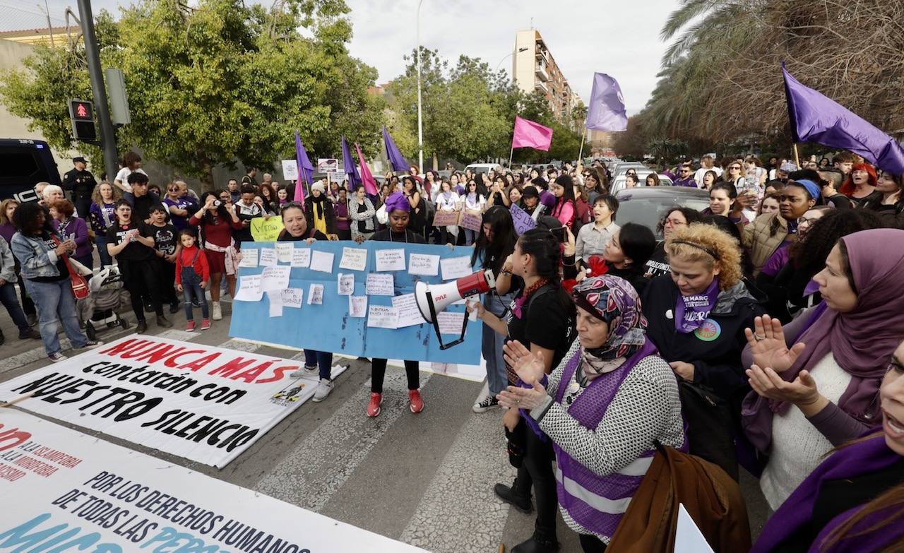 Las calles de Valencia se llenan con la manifestación del 8-M