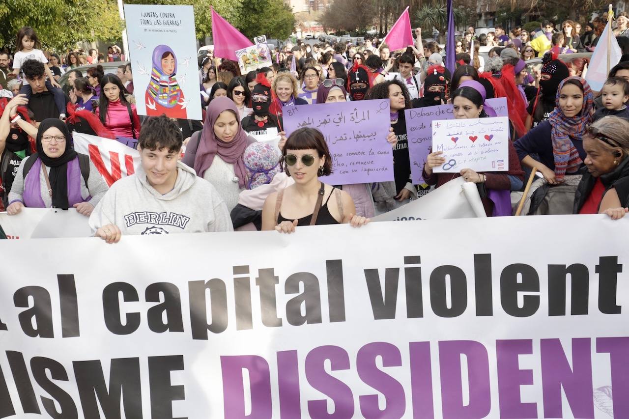 Las calles de Valencia se llenan con la manifestación del 8-M