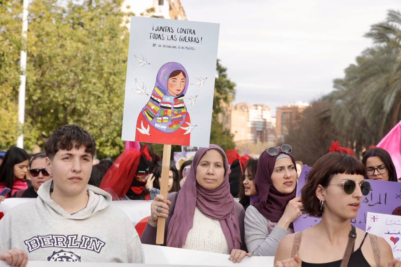 Las calles de Valencia se llenan con la manifestación del 8-M