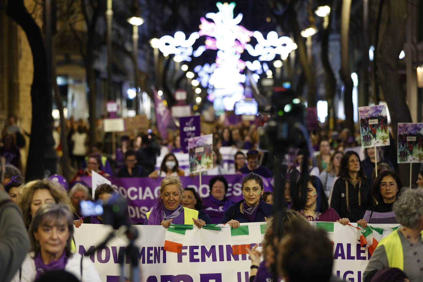 Las calles de Valencia se llenan con la manifestación del 8-M