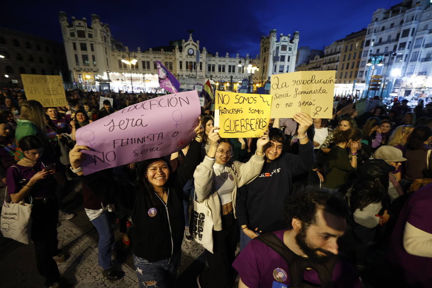 Las calles de Valencia se llenan con la manifestación del 8-M