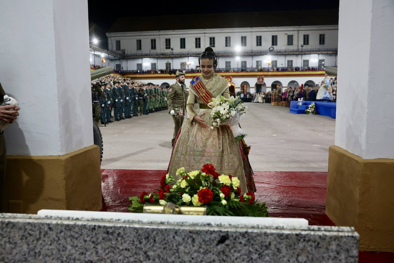 Homenaje de las Fuerzas Armadas a las falleras mayores de Valencia 2023