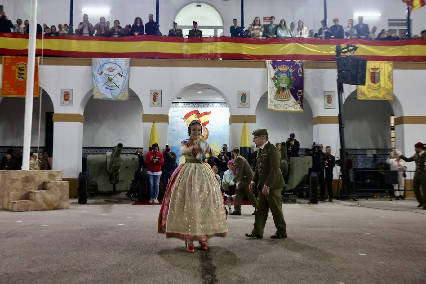 Homenaje de las Fuerzas Armadas a las falleras mayores de Valencia 2023