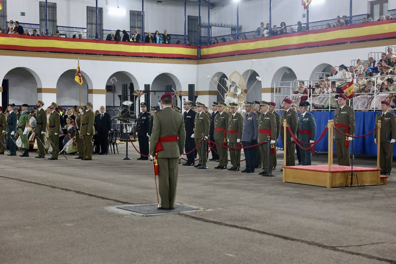 Homenaje de las Fuerzas Armadas a las falleras mayores de Valencia 2023