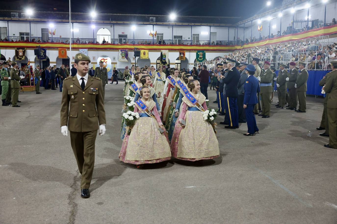 Homenaje de las Fuerzas Armadas a las falleras mayores de Valencia 2023