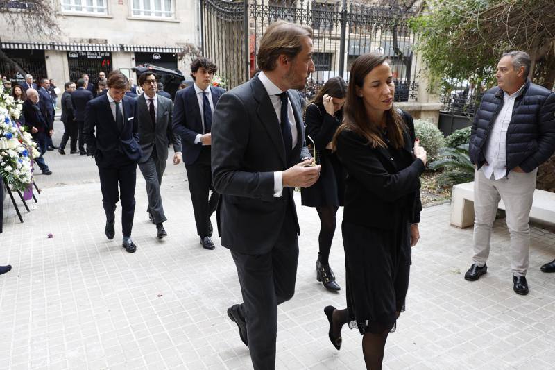 Multitudinaria despedida a Pedro Catalán