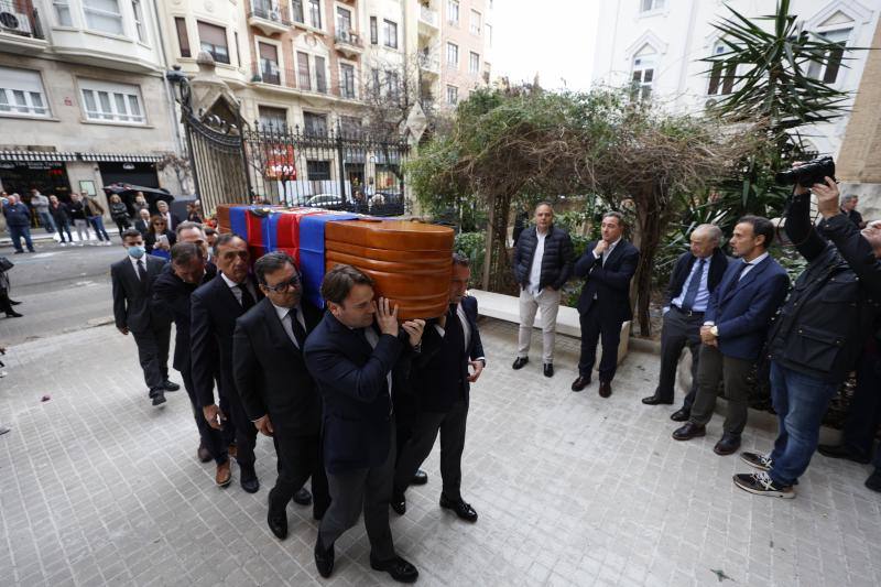 Multitudinaria despedida a Pedro Catalán