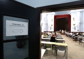 Aspirantes en un examen de la oposición de Secundaria de 2019.