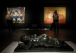 La muestra en Fundación Bancaja muestra cuadros, esculturas, dibujos y acuarelas que recorren seis décadas de la trayectoria de Fernando Botero. En la imagen, sus reconocibles mujeres voluminosas y desnudas.