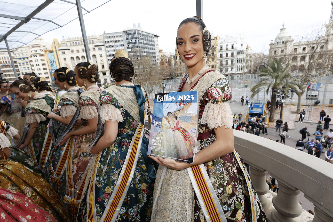 La Revista de Fallas de LAS PROVINCIAS se presenta en el balcón