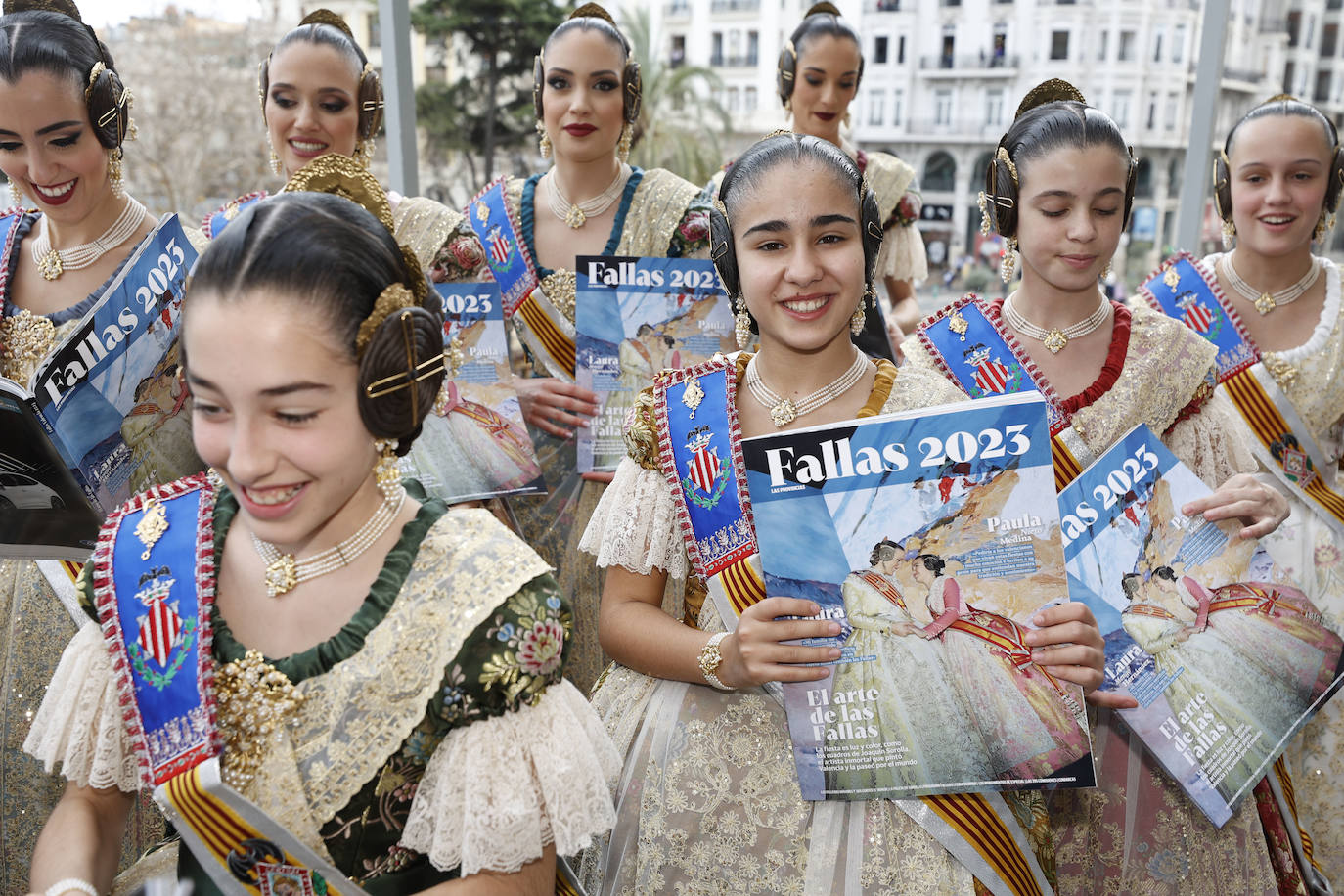 La Revista de Fallas de LAS PROVINCIAS se presenta en el balcón