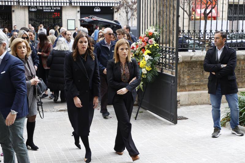 Multitudinaria despedida a Pedro Catalán