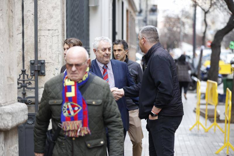 Multitudinaria despedida a Pedro Catalán