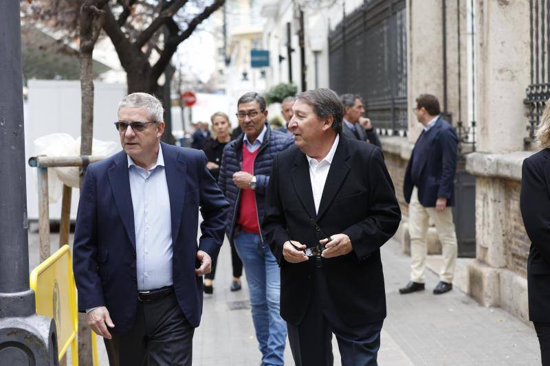 Multitudinaria despedida a Pedro Catalán