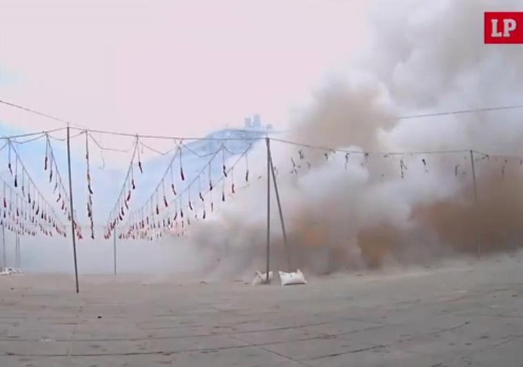 Mascletá de Fallas en la plaza del Ayuntamiento de Valencia.