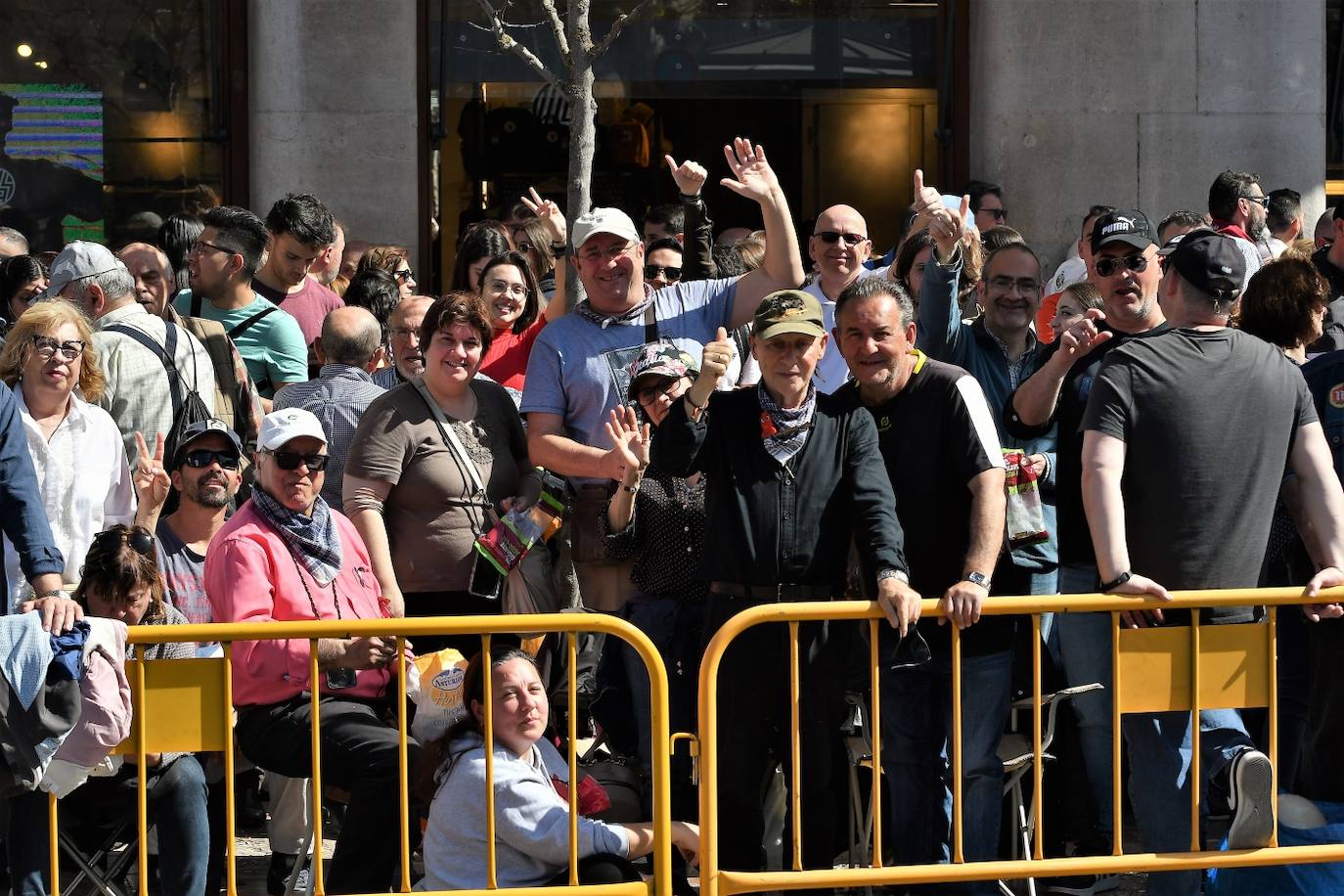 Búscate en la mascletà del viernes 10 de marzo