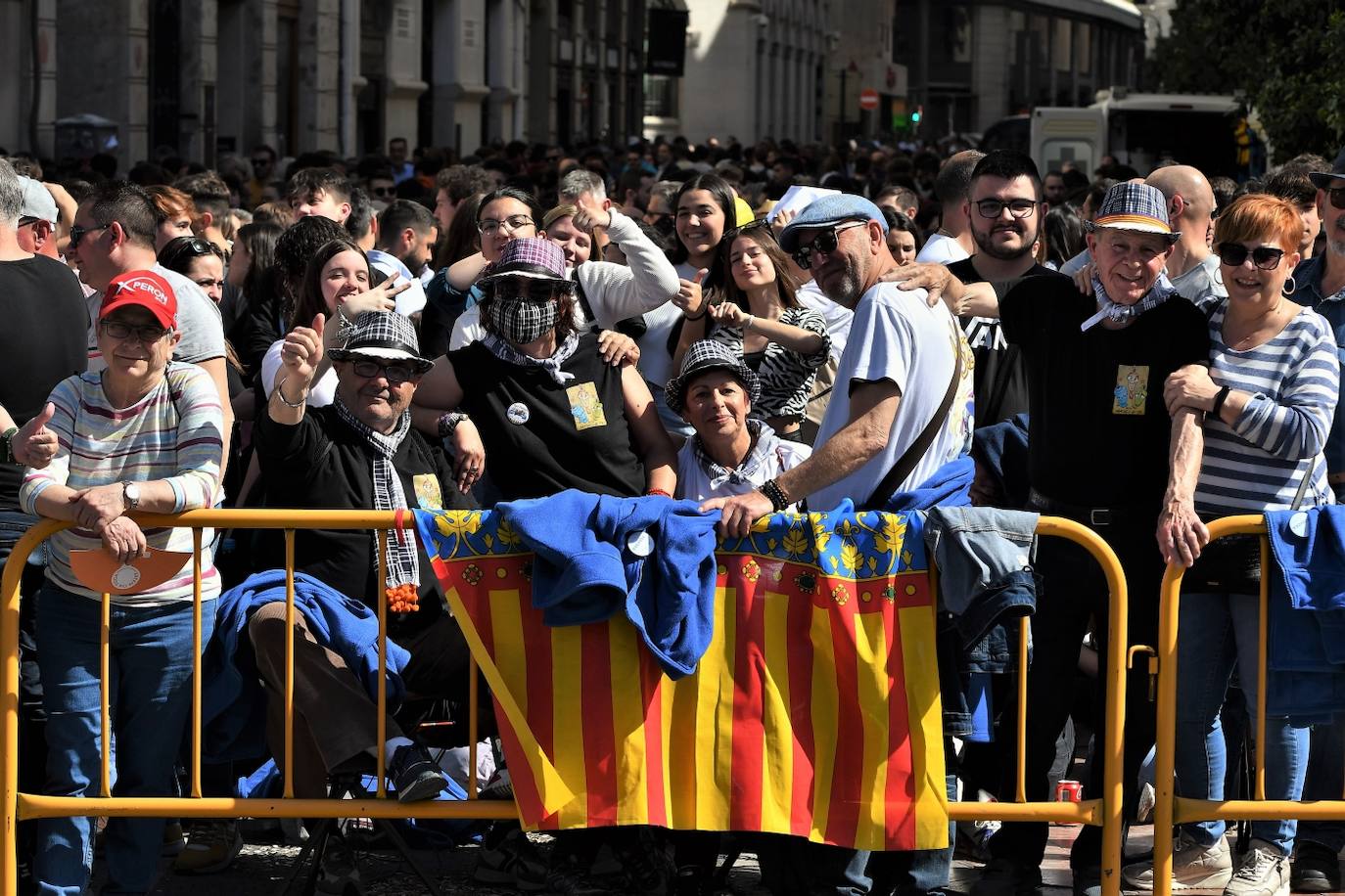 Búscate en la mascletà del viernes 10 de marzo