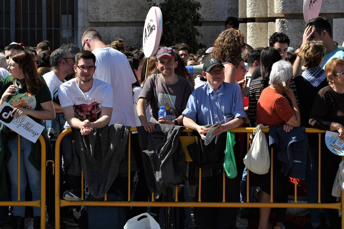 Búscate en la mascletà del viernes 10 de marzo