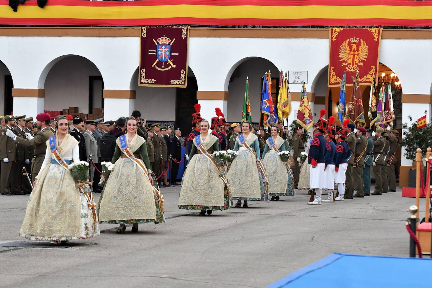 Homenaje de las Fuerzas Armadas a las falleras mayores de Valencia 2023