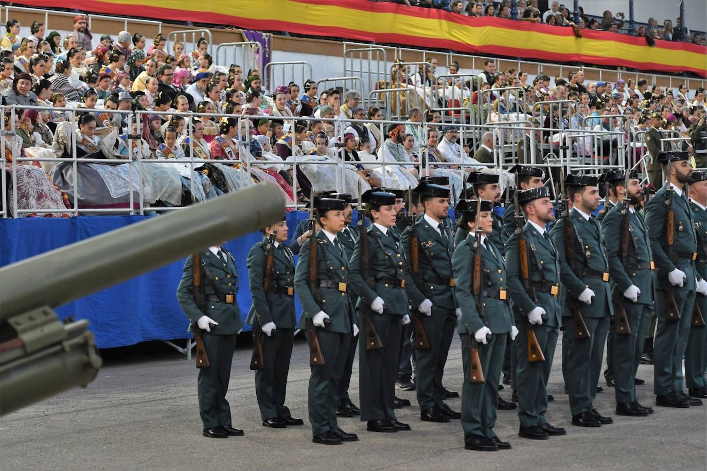 Homenaje de las Fuerzas Armadas a las falleras mayores de Valencia 2023