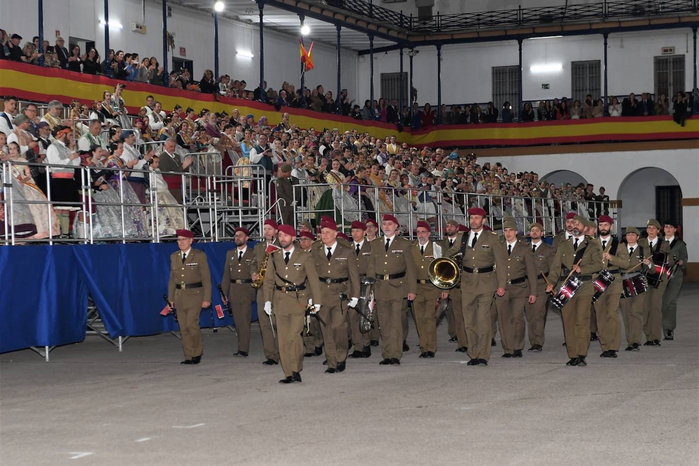 Homenaje de las Fuerzas Armadas a las falleras mayores de Valencia 2023