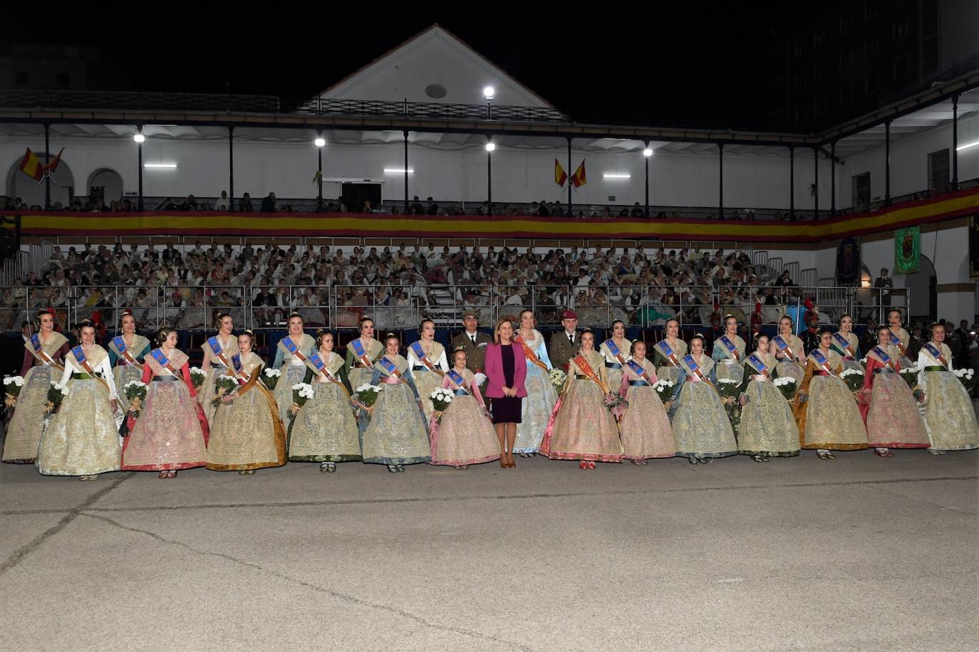 Homenaje de las Fuerzas Armadas a las falleras mayores de Valencia 2023