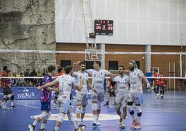 Los jugadores del Conqueridor Valencia, durante un partido de esta temporada.