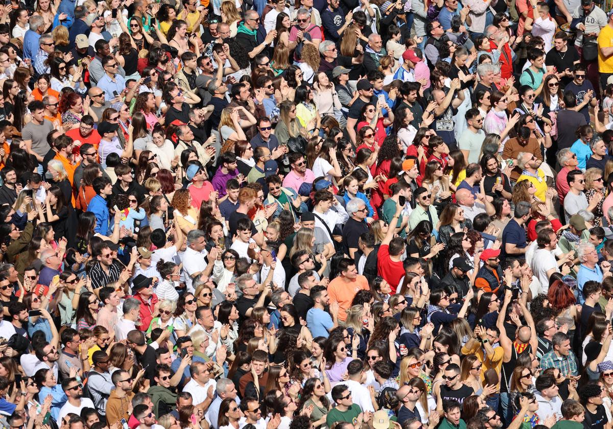 Multitud de personas se han desplazado hoy a la mascletà