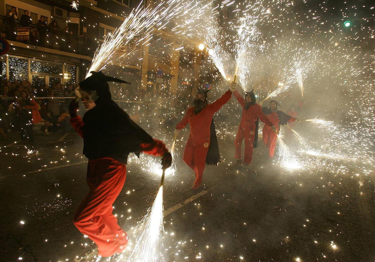 Correfoc, a su paso por la calle Colón de Valencia