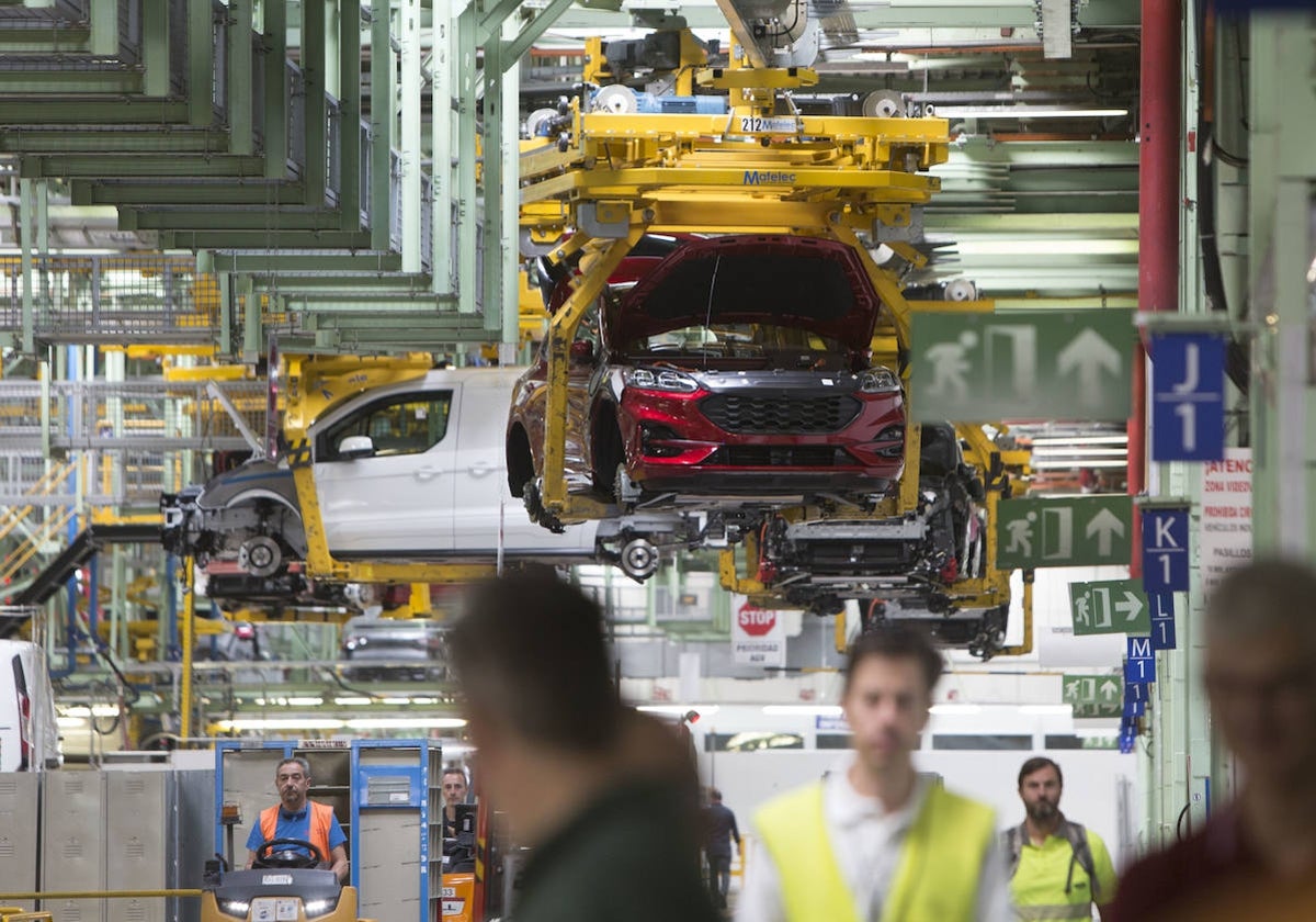 Trabajadores en la planta de Ford en Almussafes.