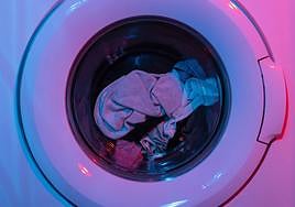 La mejor hora para poner la lavadora cambia a diario