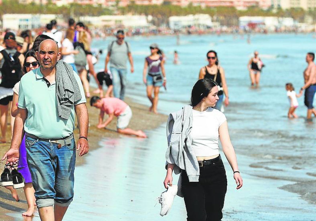 Sol, playa y fallas | las provincias