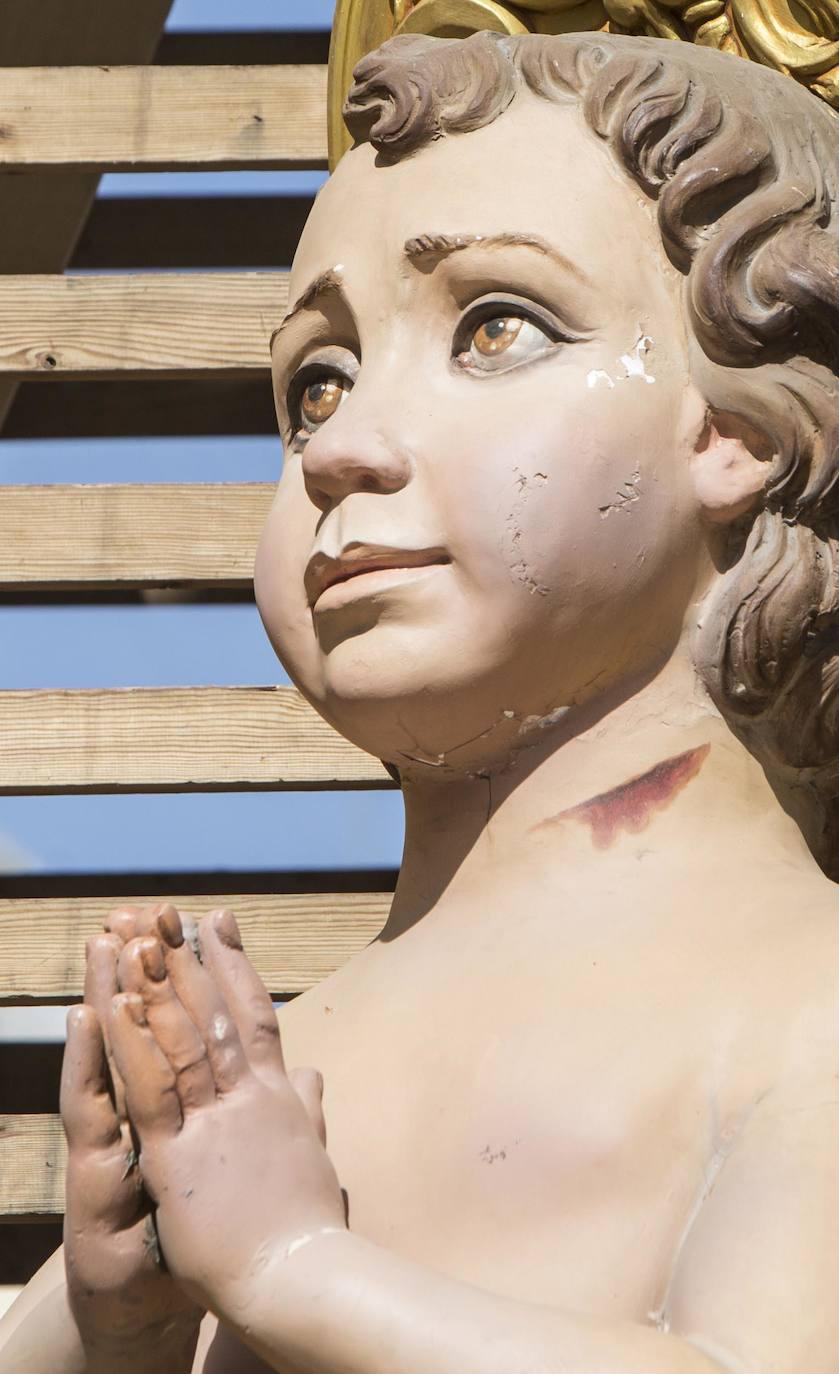 Desperfectos en la estructura para la Ofrenda a la Virgen de los Desamparados