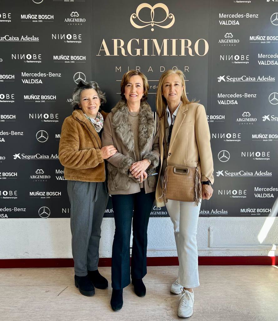 Nuria Nogales, Rosa Moreno y María Pitarch en el Mirador de Argimiro Aguilar.