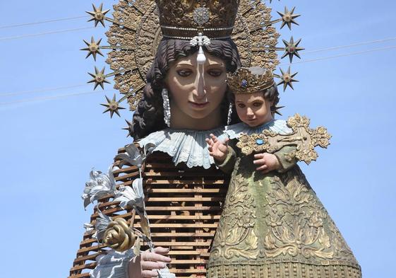 Desperfectos en la estructura para la Ofrenda a la Virgen de los Desamparados