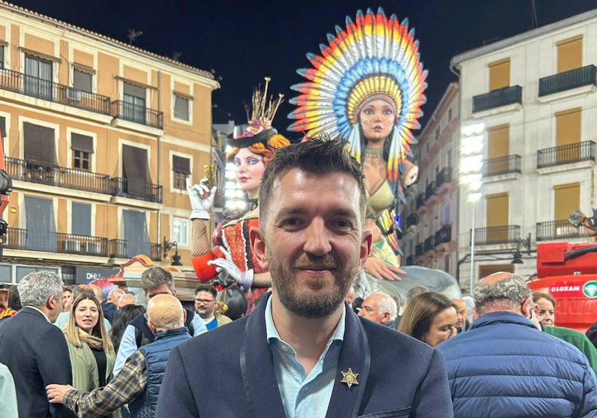 El artista de la falla infantil de Convento Jerusalén, José Gallego.