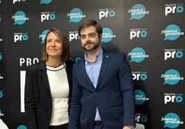 Yolanda Pastor, candidata de PRO a las municipales de Oliva, y el también edil Joan Mta.