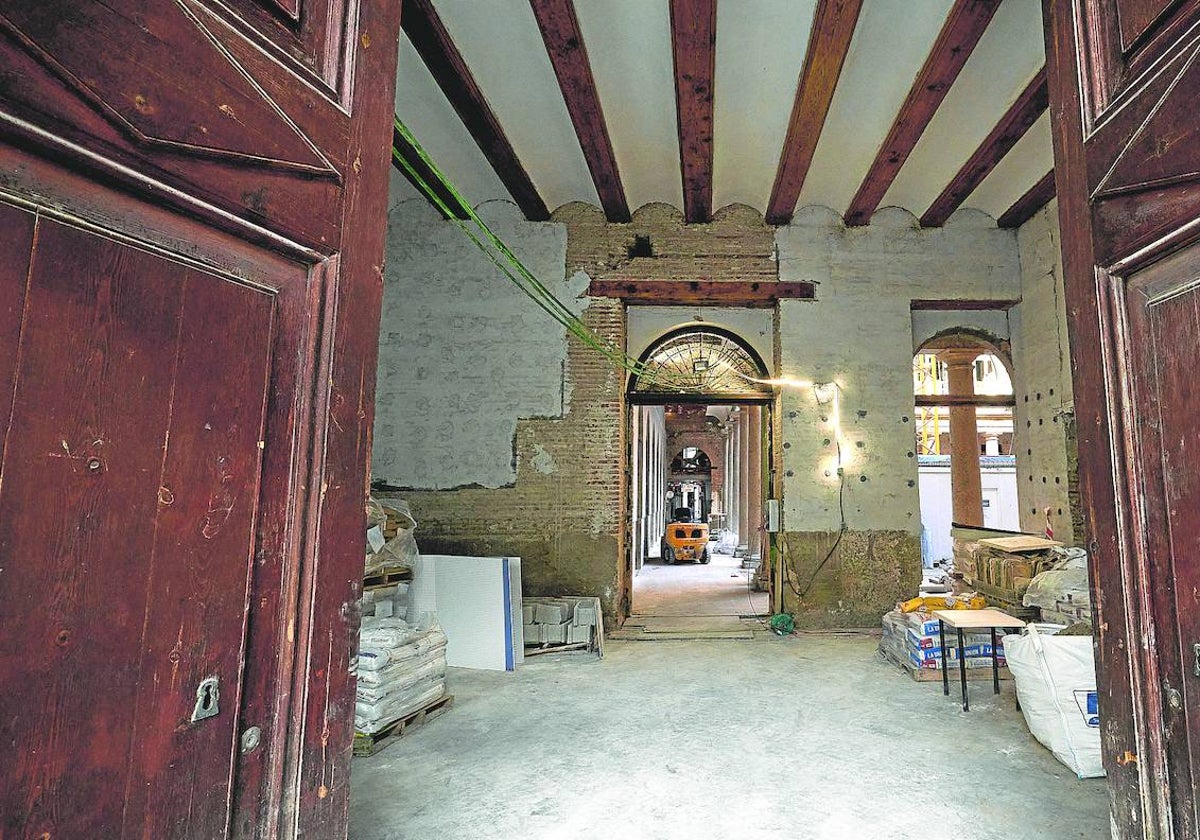 Interior de la Facultad de Teología, que se encuentra en obras para su rehabilitación.