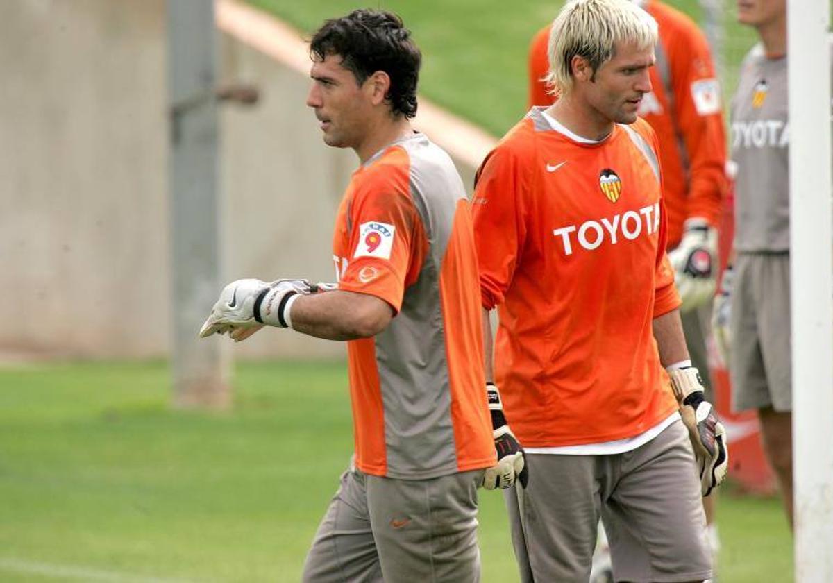 Entrenamiento del Valencia con Cañizares y Palop.