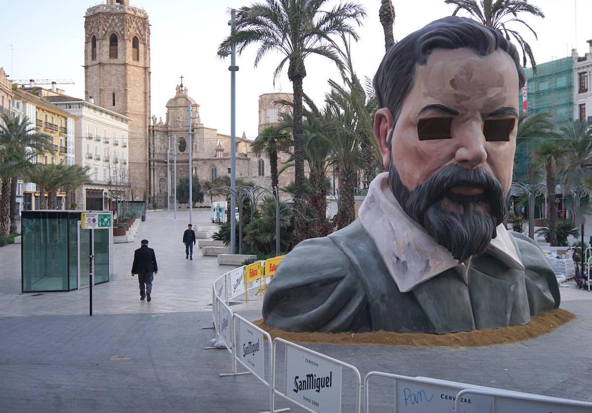 Falla de Sorolla en la plaza de la Reina.