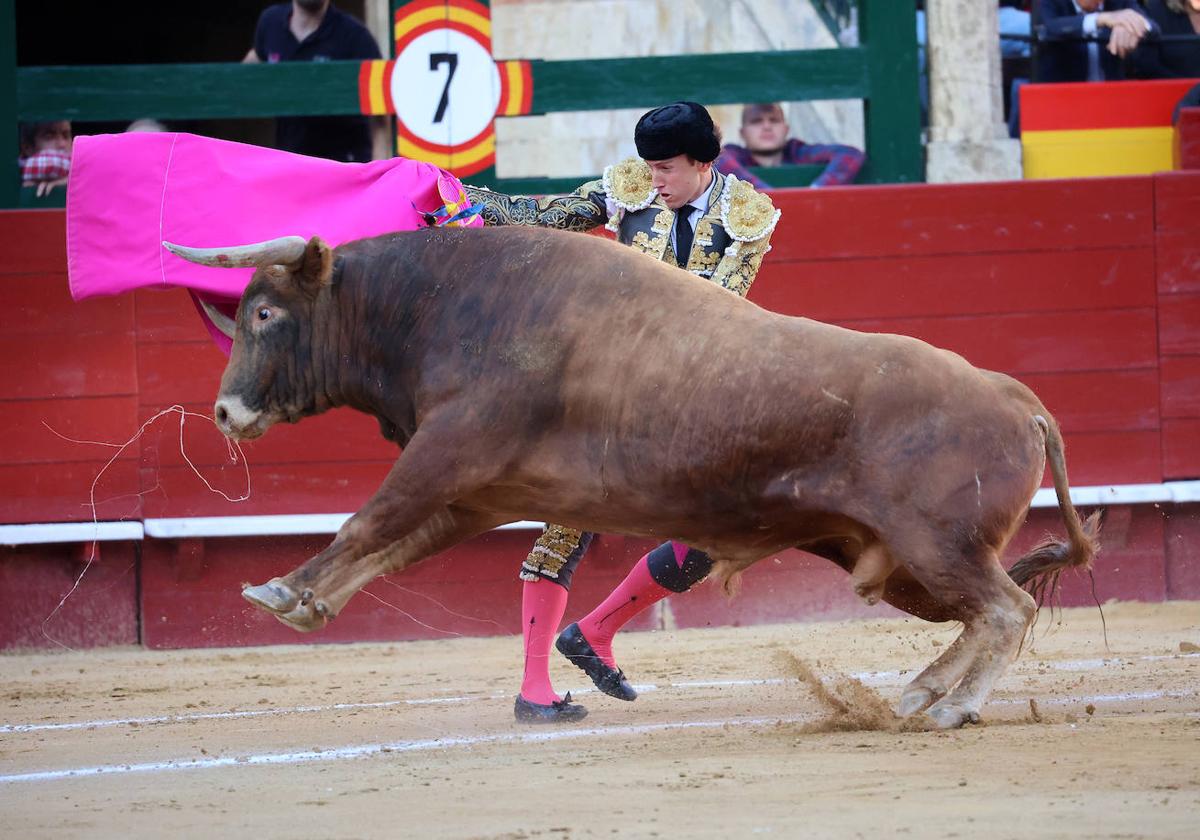 Una imagen de la primera corrida de toros de la Feria de Fallas